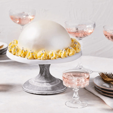 cake design avec spray lustrant perle