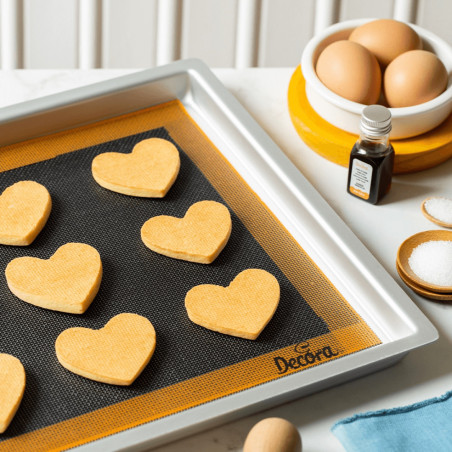 biscuit coeur sur un tapis en silicone