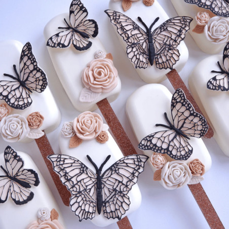 magnum cake decoré avec des roses