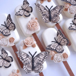 magnum cake decoré avec des roses