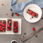 moule en acier rectangulaire pour tarte chocolat fruits rouges