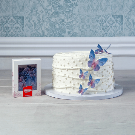 gâteau décoré avec papillons en azyme bleus
