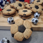 biscuits chocolat avec emporte pièce ballon de football Silkytop