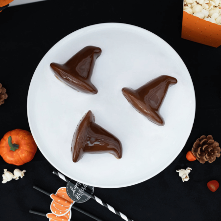 petits gateaux d'halloween en forme de chapeau de sorcière - Cécoa Paris
