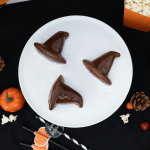 petits gateaux d'halloween en forme de chapeau de sorcière - Cécoa Paris